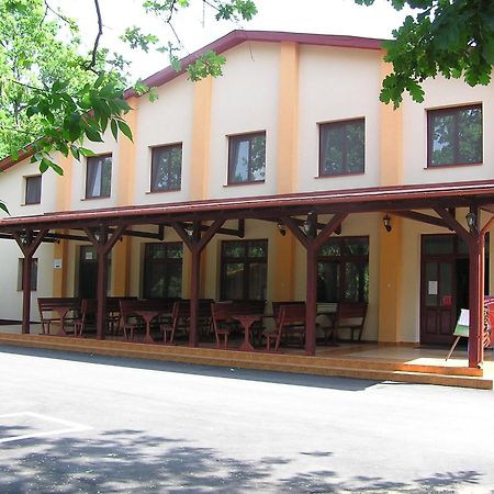 Arnyas Thermal Camping Es Ueduelopark Puspokladany Exterior photo