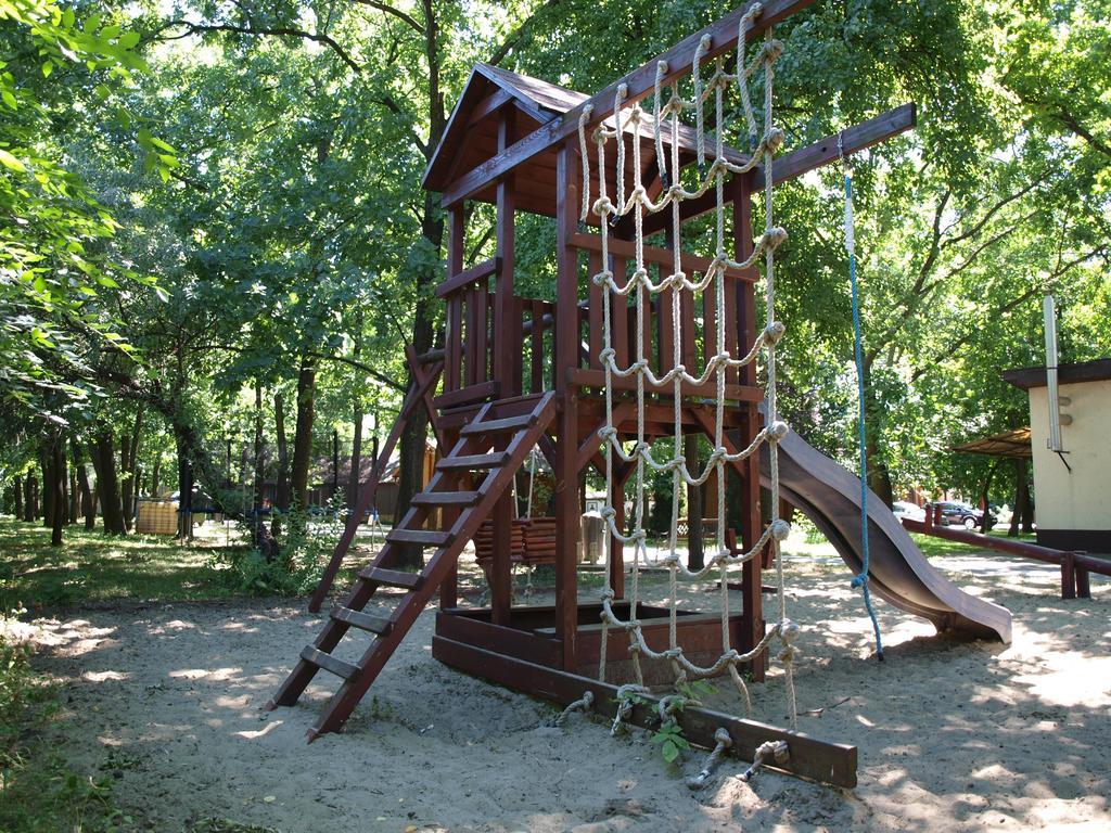 Arnyas Thermal Camping Es Ueduelopark Puspokladany Exterior photo