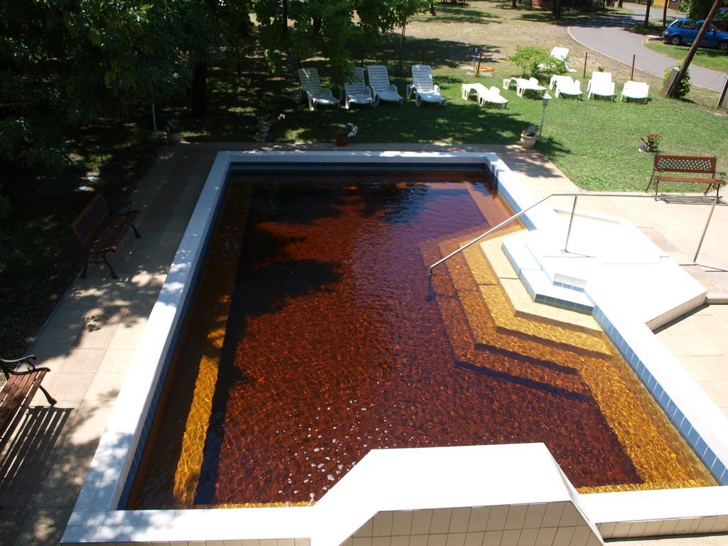 Arnyas Thermal Camping Es Ueduelopark Puspokladany Exterior photo