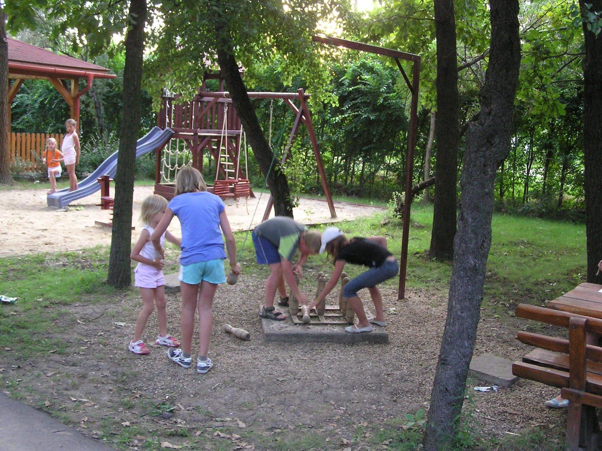 Arnyas Thermal Camping Es Ueduelopark Puspokladany Exterior photo